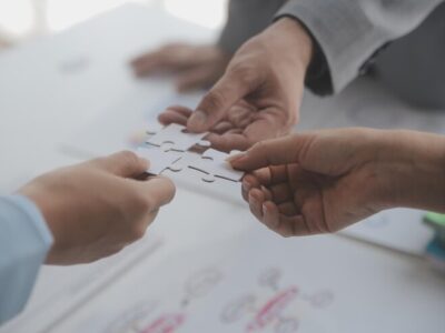 cropped-shot-businesswoman-hand-connecting-jigsaw-puzzle-with-sunlight-effect-business-solutions-success-assembling-jigsaw-pieces-strategy-ideas_265022-50425
